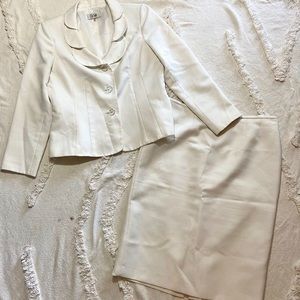 White Geometric Shimmery Le Suit Skirt Suit Sz 12